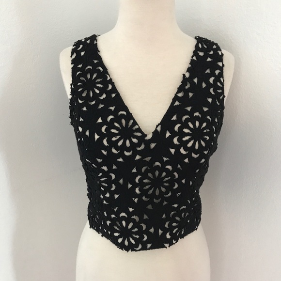 Alice + Olivia Tops - Alice + Olivia black laser cut crop top Sz 4